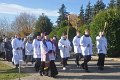 055 Nowy cmentarz - procesja z koronką